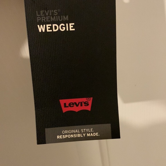 Levi’s Wedgie Fit Jeans - Picture 5 of 5